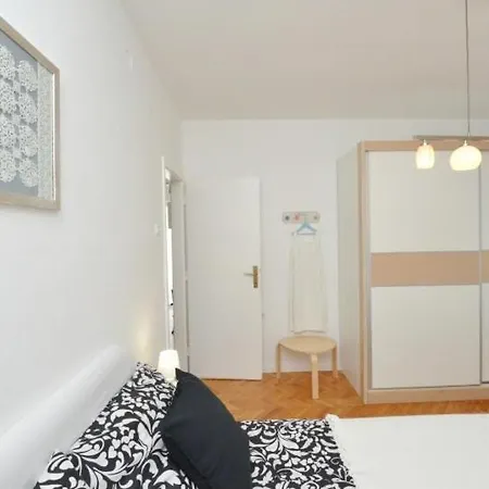 Irena Seremet Apartment *