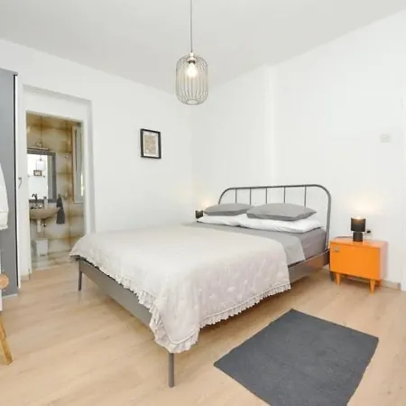 Apartment Irena Seremet *